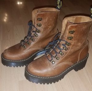 leona 7 hook boots